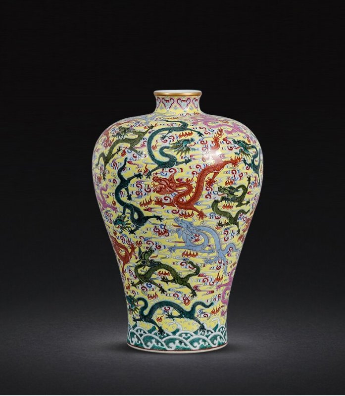 Antique Qing Qianlong Dynasty Ceramic Yellow Ground Heavy Famille Rose Porcelain Vase for Collection