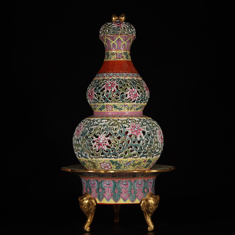 Antique Qing Qianlong Dynasty Ceramic Yellow Ground Heavy Famille Rose Porcelain Vase for Collection