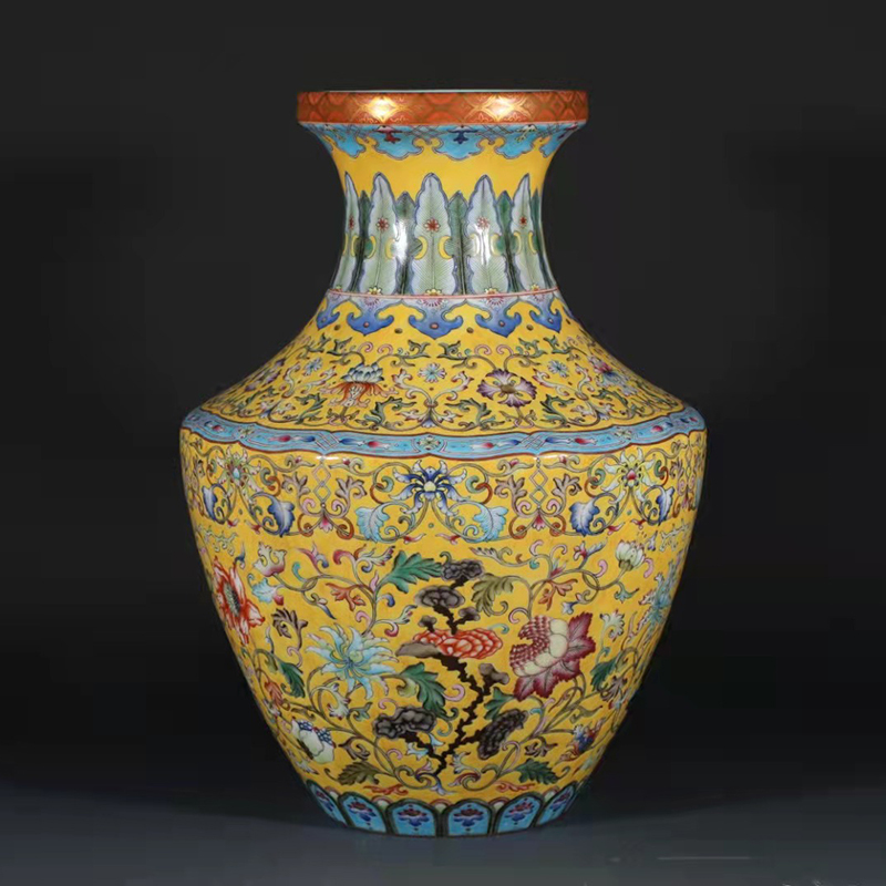 Antique Qing Qianlong Dynasty Ceramic Yellow Ground Heavy Famille Rose Porcelain Vase for Collection