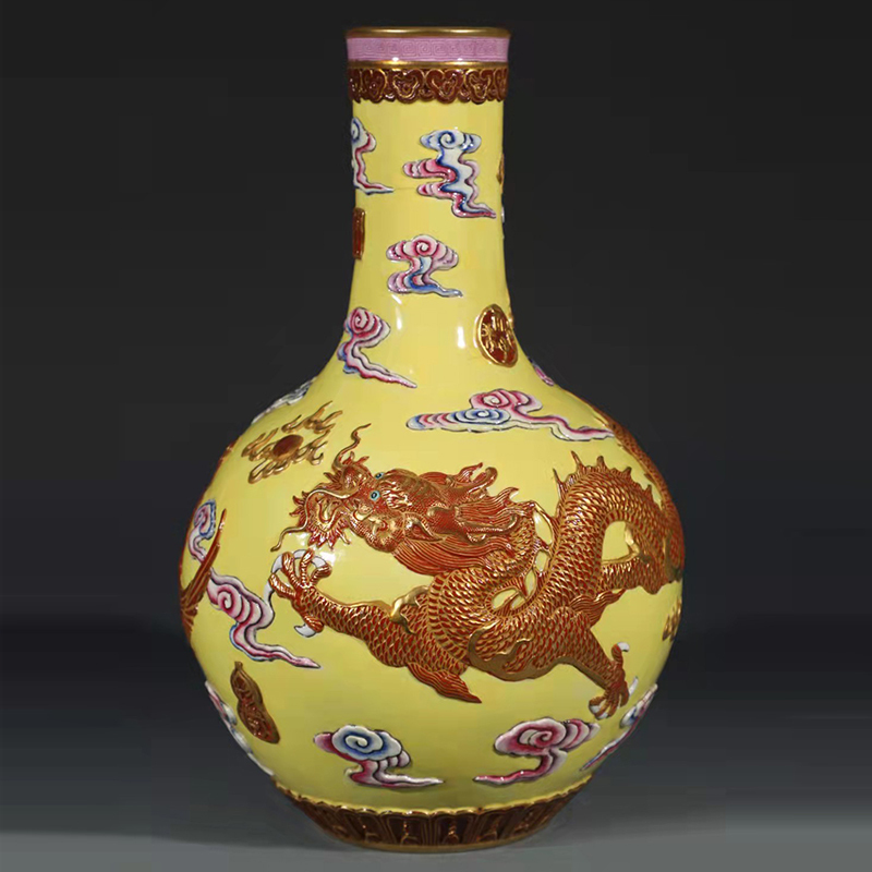 Antique Qing Qianlong Dynasty Ceramic Yellow Ground Heavy Famille Rose Porcelain Vase for Collection