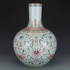 Antique Qing Qianlong Dynasty Ceramic Yellow Ground Heavy Famille Rose Porcelain Vase for Collection