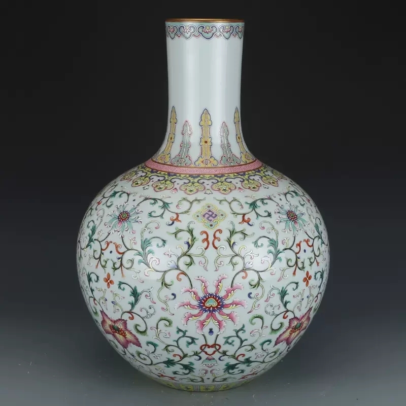 Antique Qing Qianlong Dynasty Ceramic Yellow Ground Heavy Famille Rose Porcelain Vase for Collection