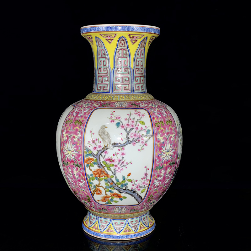 Antique Qing Qianlong Dynasty Ceramic Yellow Ground Heavy Famille Rose Porcelain Vase for Collection