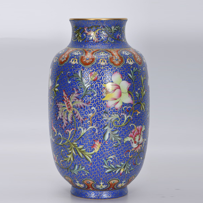 Antique Qing Qianlong Dynasty Ceramic Yellow Ground Heavy Famille Rose Porcelain Vase for Collection