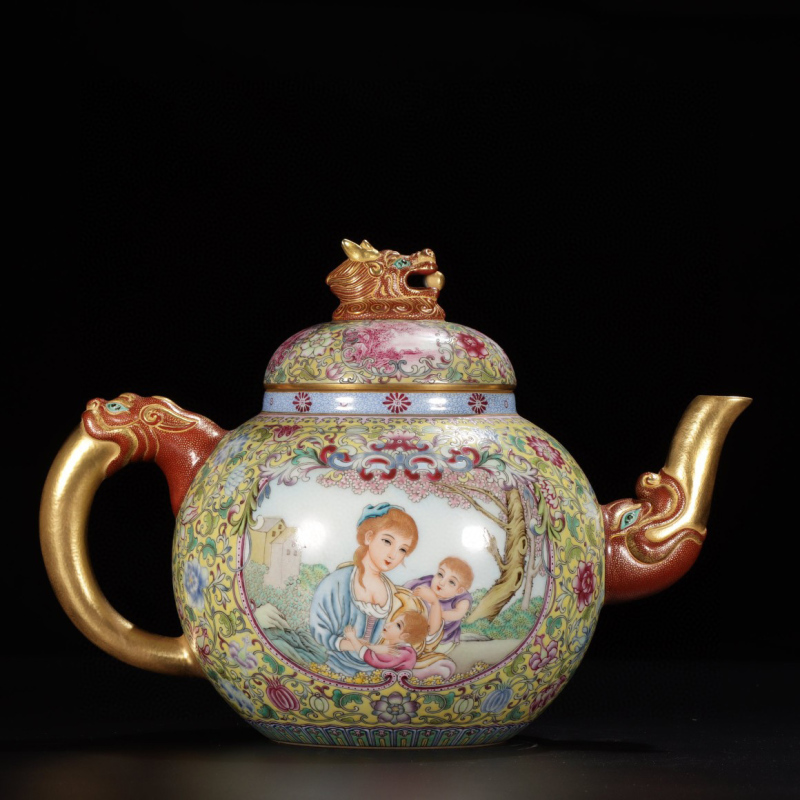 Antique Qing Qianlong Dynasty Ceramic Yellow Ground Heavy Famille Rose Porcelain Vase for Collection
