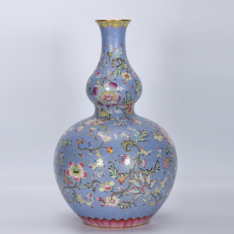Antique Qing Qianlong Dynasty Ceramic Yellow Ground Heavy Famille Rose Porcelain Vase for Collection