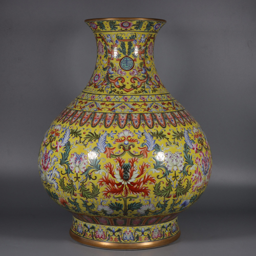 Antique Qing Qianlong Dynasty Ceramic Yellow Ground Heavy Famille Rose Porcelain Vase for Collection