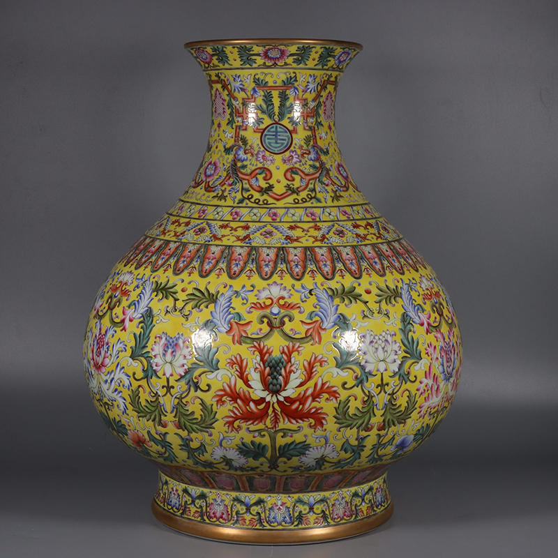 Antique Qing Qianlong Dynasty Ceramic Yellow Ground Heavy Famille Rose Porcelain Vase for Collection