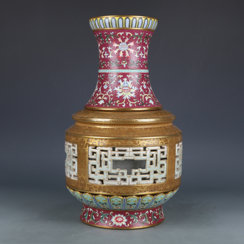 Antique Qing Qianlong Dynasty Ceramic Yellow Ground Heavy Famille Rose Porcelain Vase for Collection