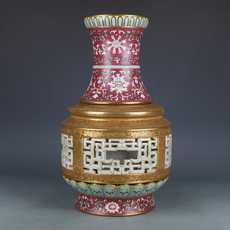 Antique Qing Qianlong Dynasty Ceramic Yellow Ground Heavy Famille Rose Porcelain Vase for Collection