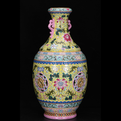 Antique Qing Qianlong Dynasty Ceramic Yellow Ground Heavy Famille Rose Porcelain Vase for Collection