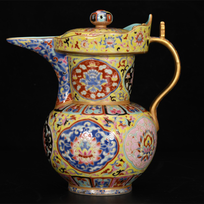 Antique Qing Qianlong Dynasty Ceramic Yellow Ground Heavy Famille Rose Porcelain Vase for Collection