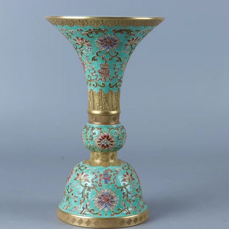 Antique Qing Qianlong Dynasty Ceramic Yellow Ground Heavy Famille Rose Porcelain Vase for Collection