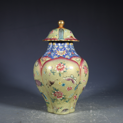 Antique Qing Qianlong Dynasty Ceramic Yellow Ground Heavy Famille Rose Porcelain Vase for Collection