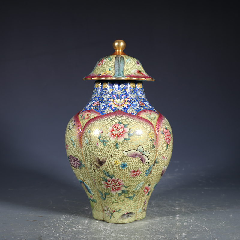 Antique Qing Qianlong Dynasty Ceramic Yellow Ground Heavy Famille Rose Porcelain Vase for Collection