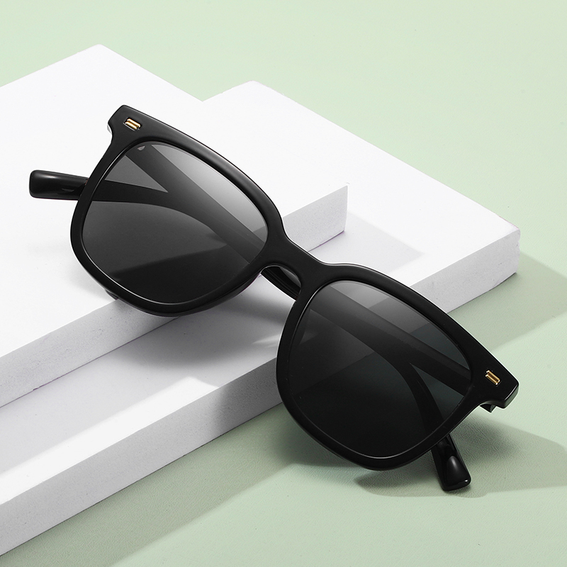 2022 Cheap fashionable style wholesale high quality luxury unisex polarized sunglasses