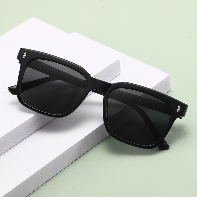 Unisex custom logo black TR90 sunglasses light UV400 polarized sunglasses