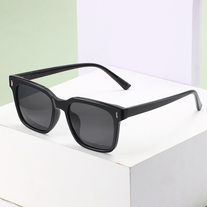 Unisex custom logo black TR90 sunglasses light UV400 polarized sunglasses
