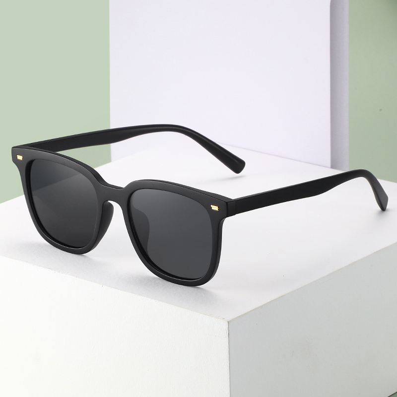 2022 Cheap fashionable style wholesale high quality luxury unisex polarized sunglasses