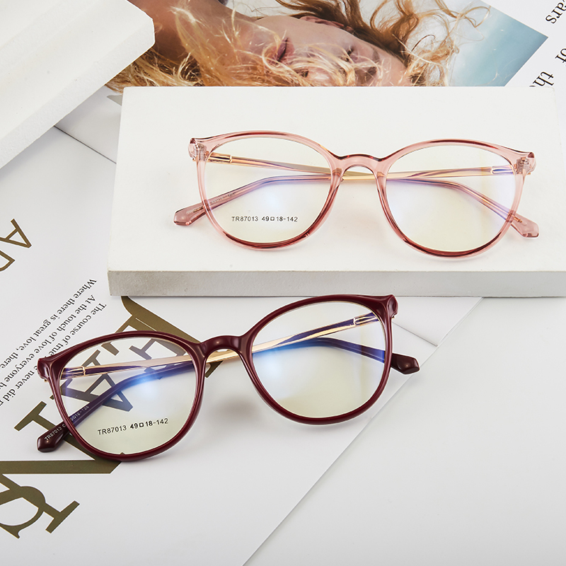 2023 new luxury cateye shaped photochromic anti blue light glasses for woman TR87013