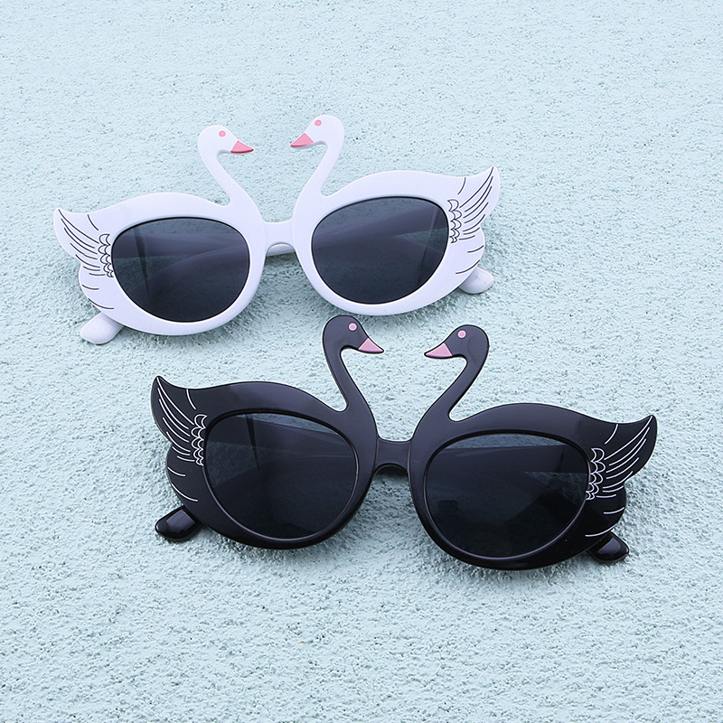 Children's sunglasses burst cute cartoon swan men's and women's baby sunglasses UV protection children's glasses wholesale