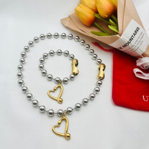 UNS558B