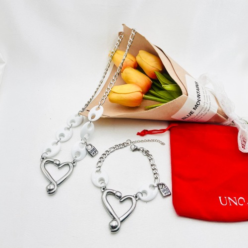 UNS591F