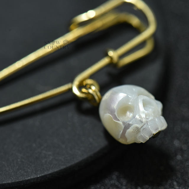 Handmade Pearl Brooch Gothic Carved Skull Sweater Pin for Women Halloween Symbolic Gifts