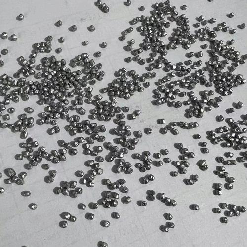 What is the difference between steel grit and steel shot?