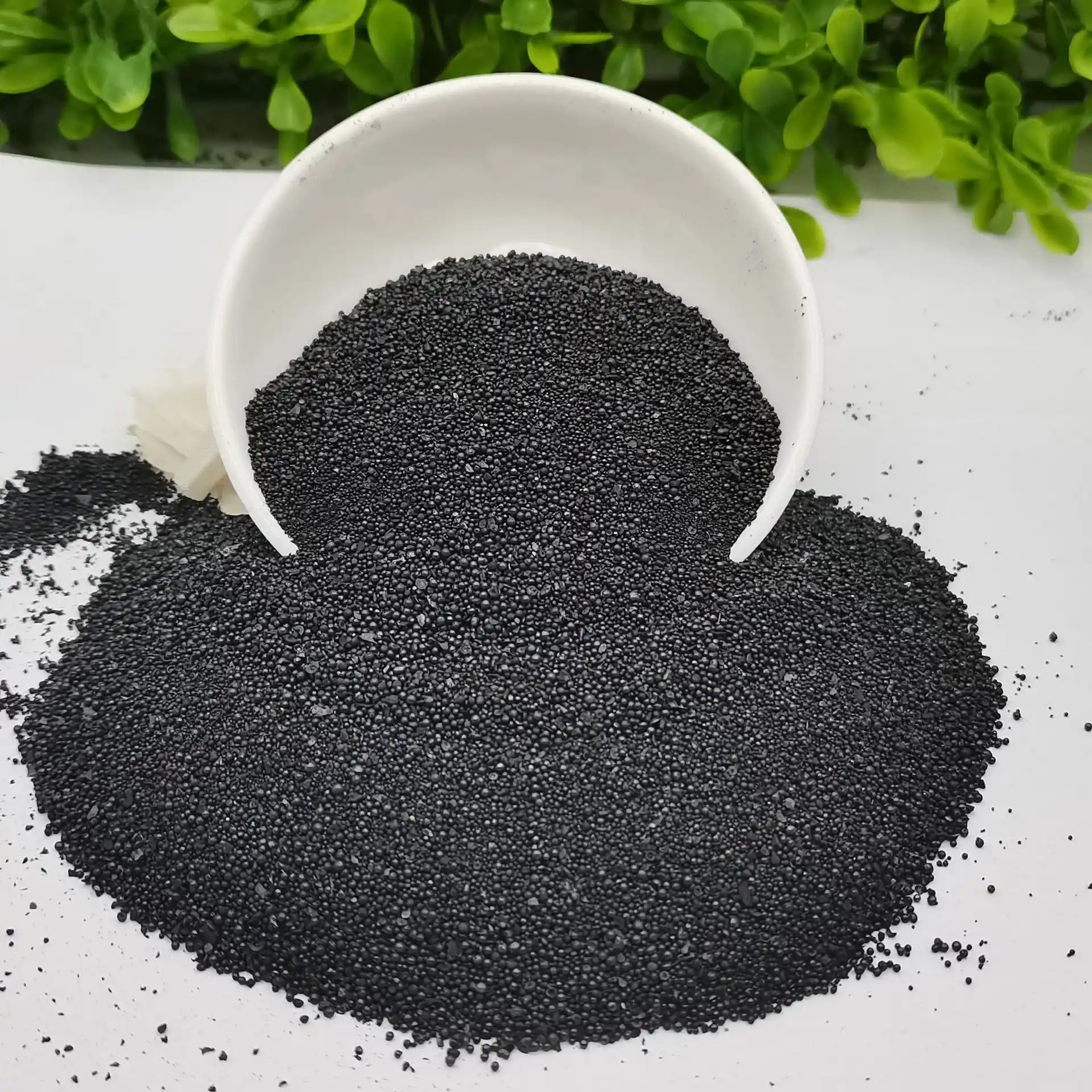 What effect does the surface roughness of steel grit have on the surface treatment of metals?