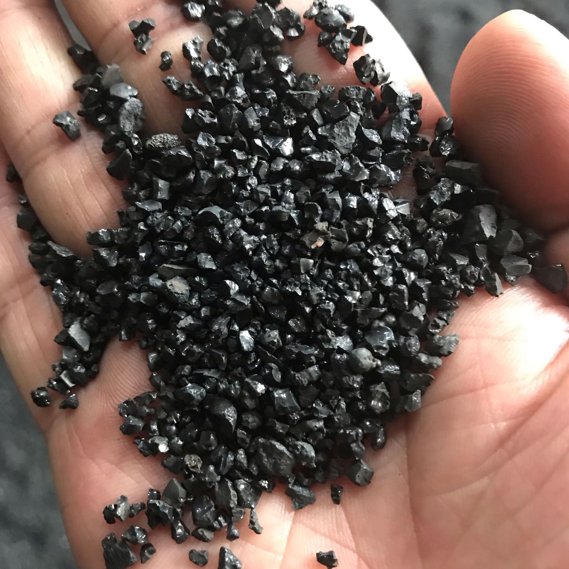 What type of steel grit is used for sandblasting the interior and exterior of pressure vessels?