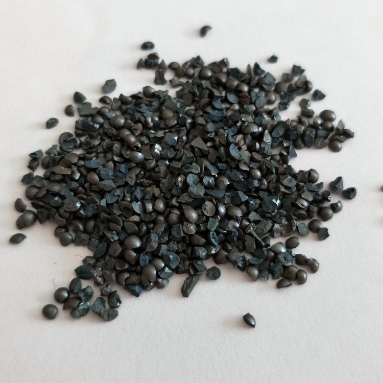 Why can't stainless steel be polished with steel grit