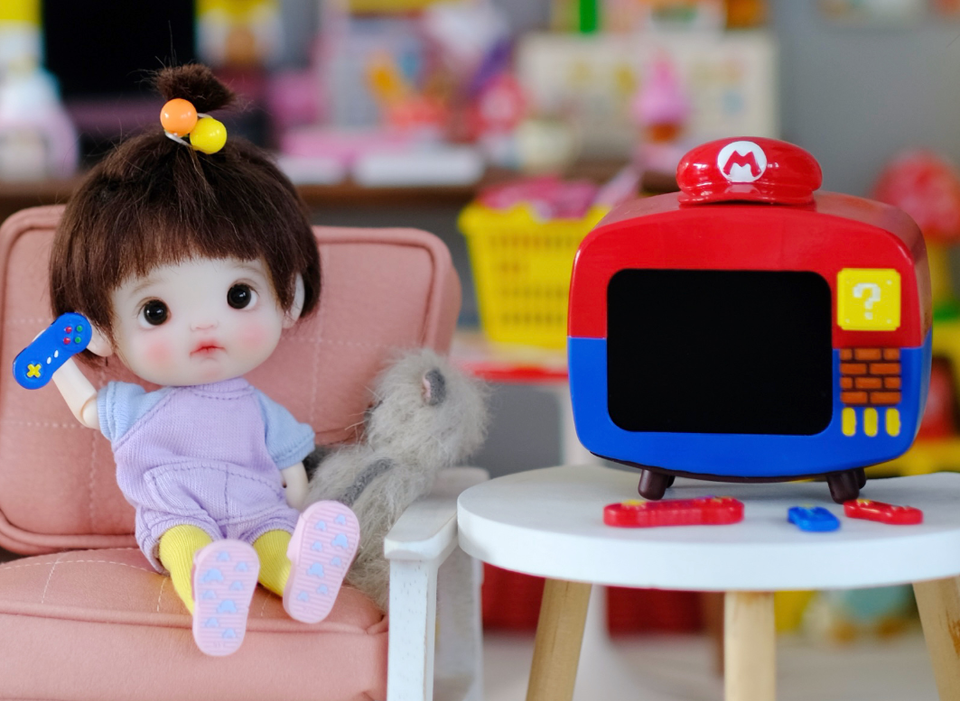 miniature TV resin