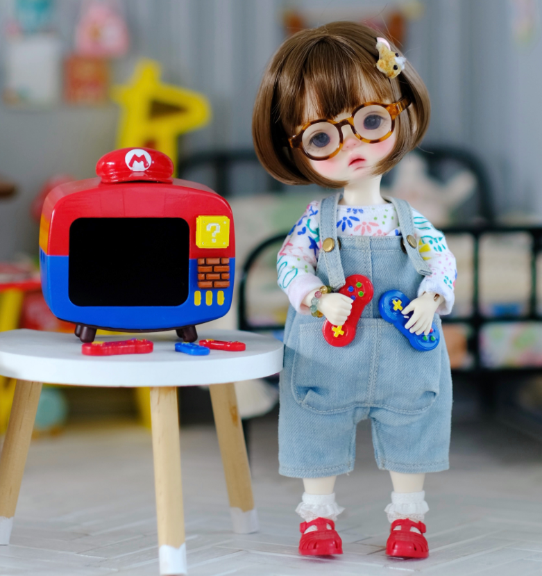 miniature TV resin