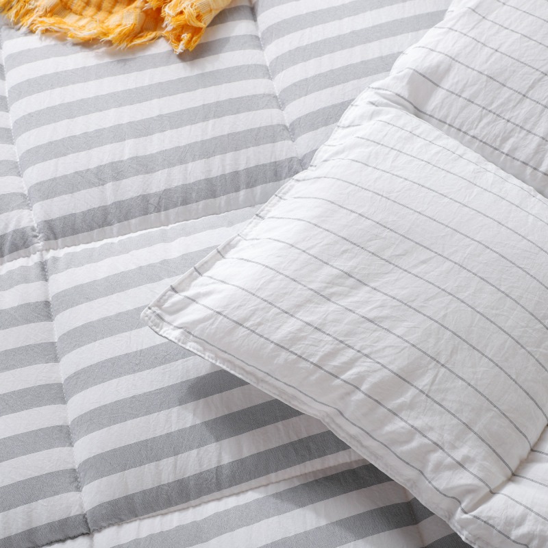 Yarn-dyed Wide Stripe Comforter