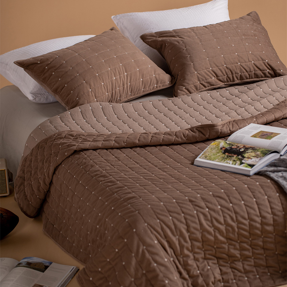 Delight Home corduroy quilt set