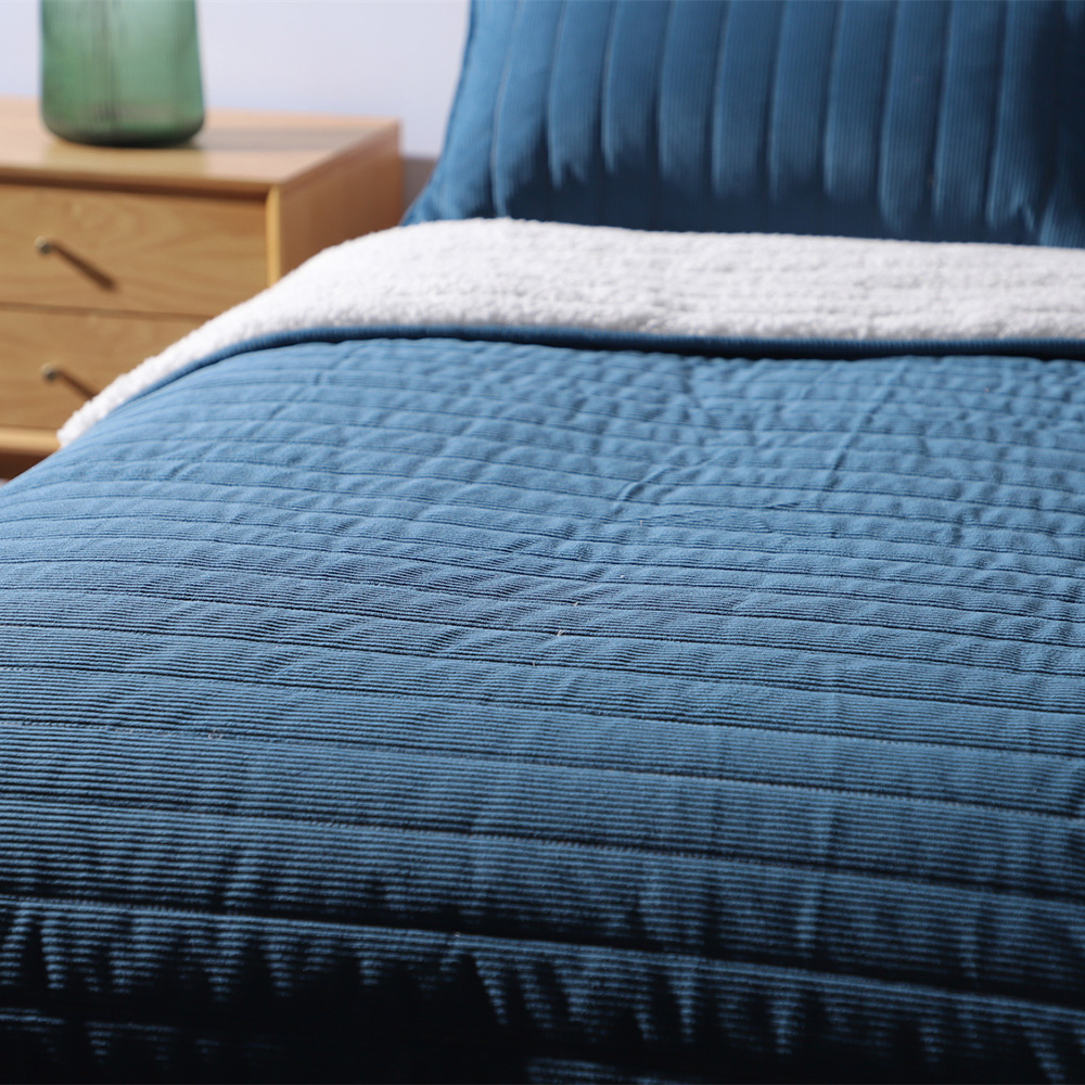 Delight Home corduroy sherpa quilt