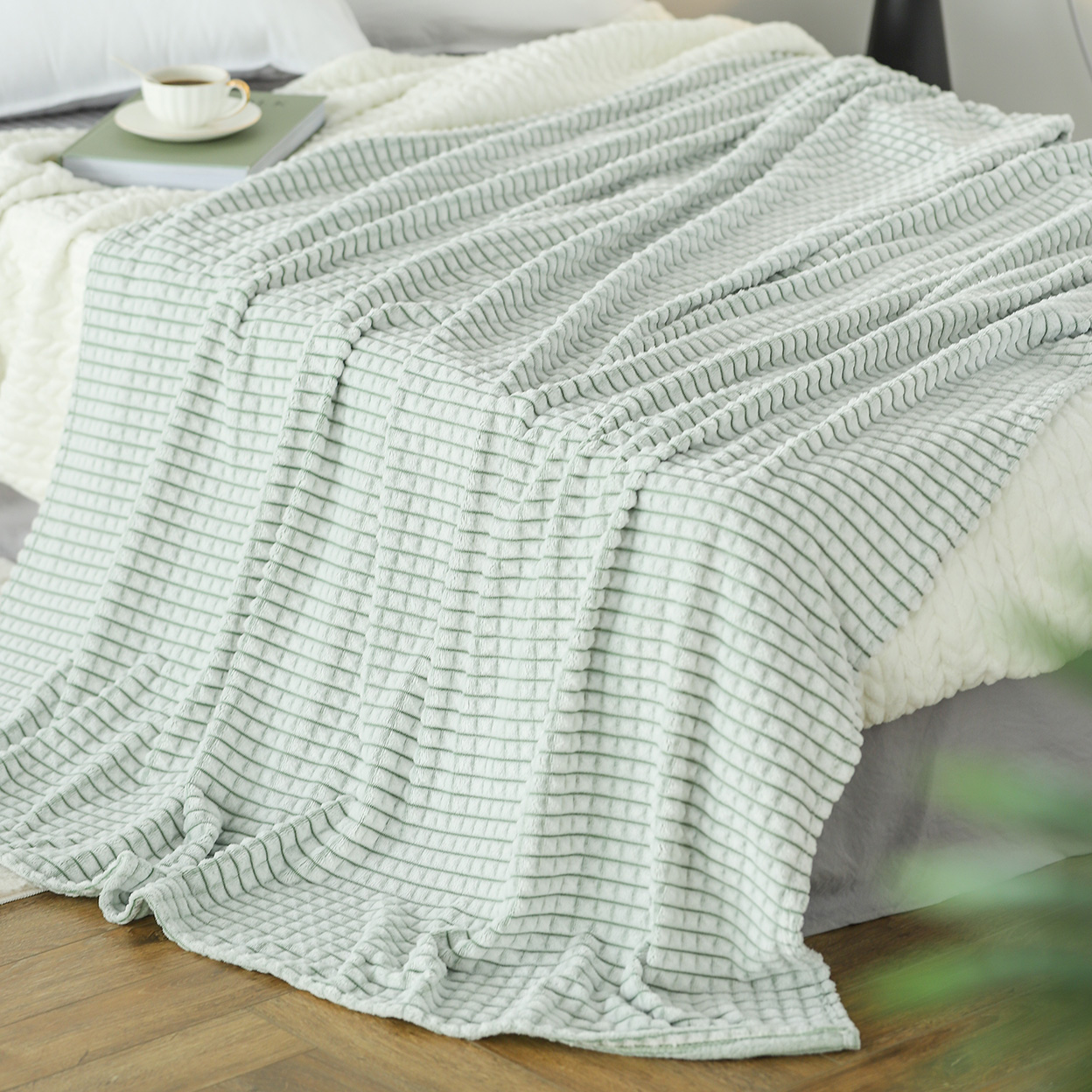 Delight Home throw