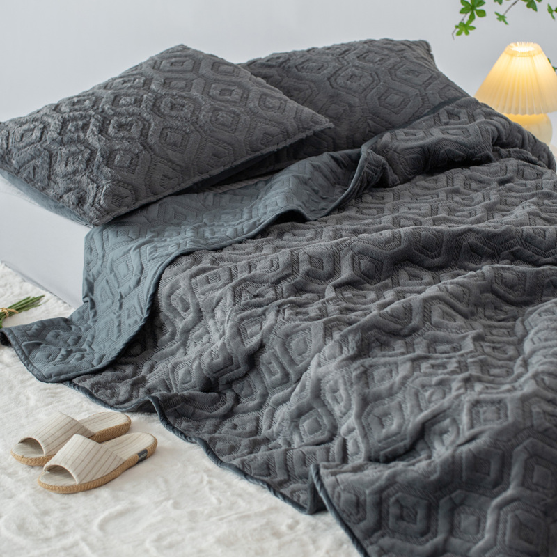 Delight Home ultra-soft plush quilt set