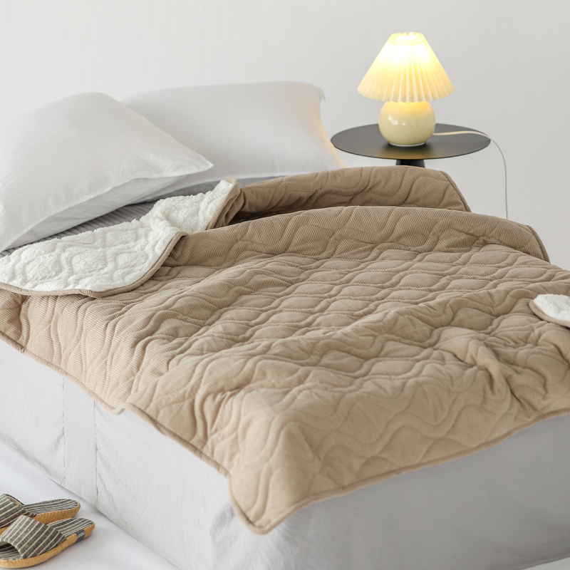 Delight Home corduroy quilt