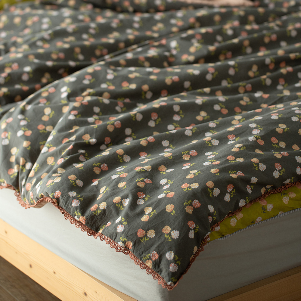 Delight Home cotton print quilt set