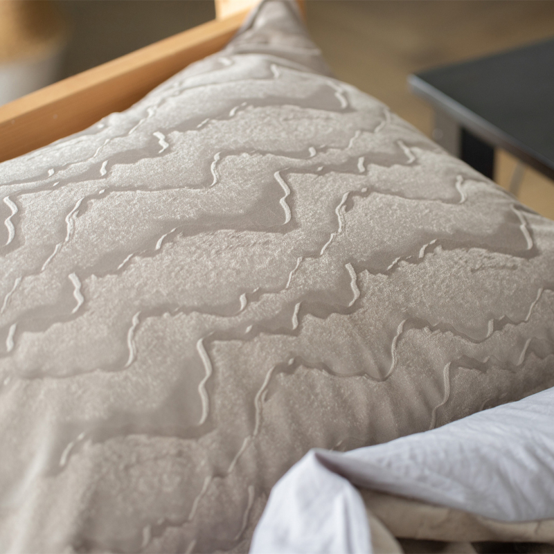 Delight Home embossing comforter set