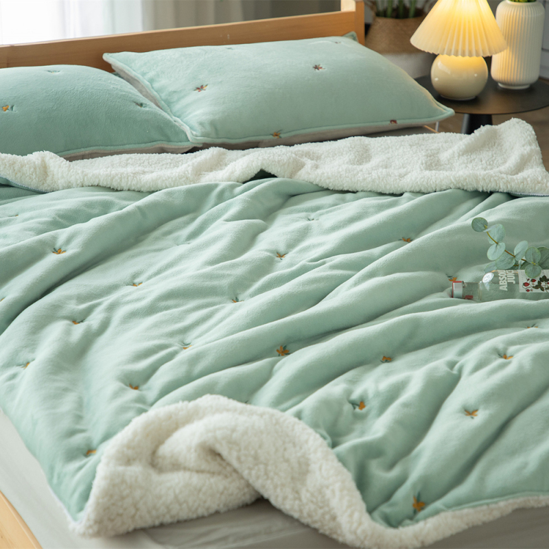 Delight Home soft plush quilt set