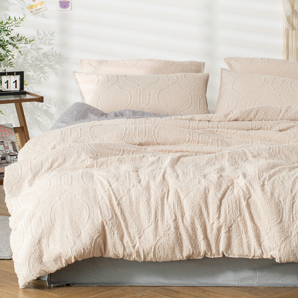 Delight Home clipped jacquard comforter set