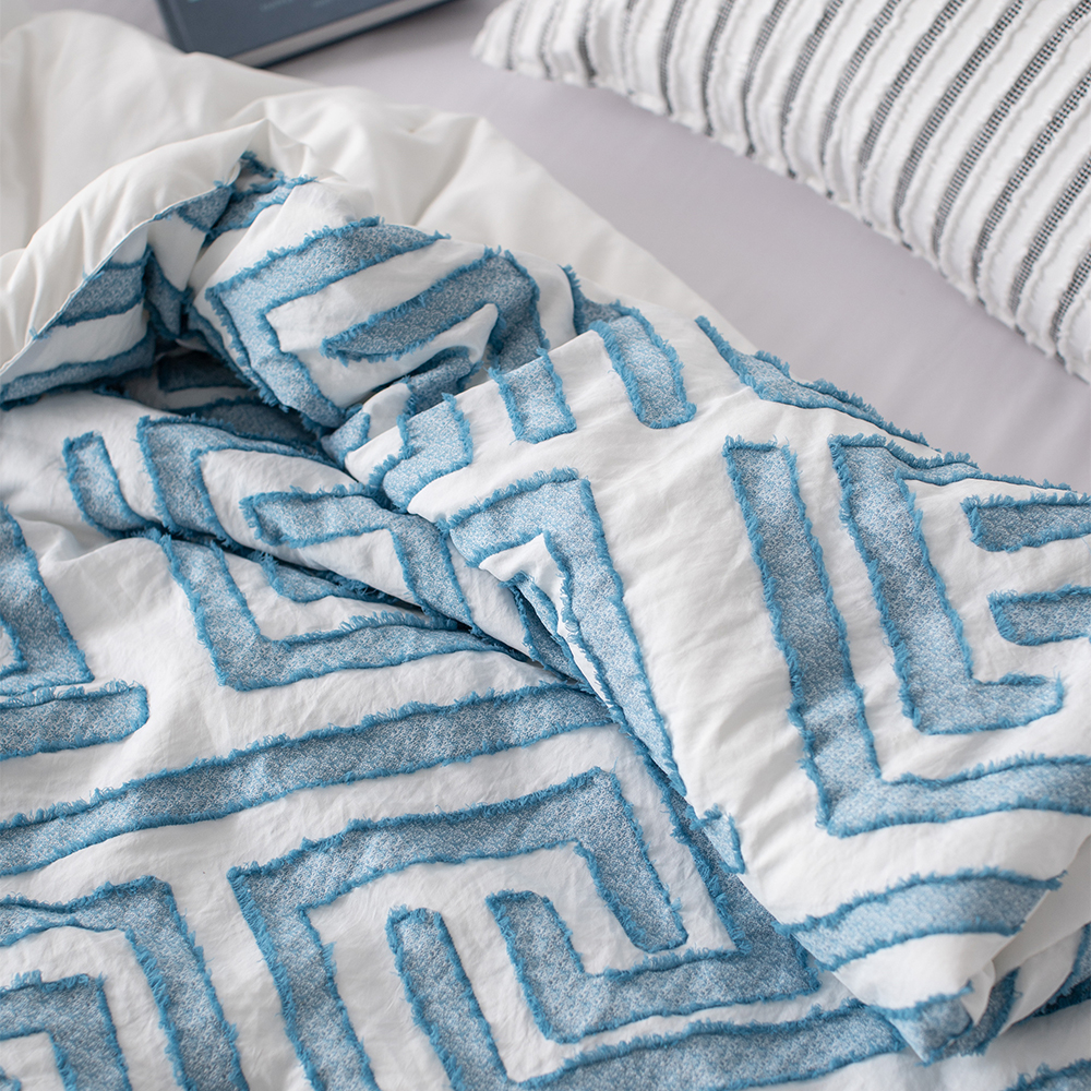 Delight Home clipped jacquard comforter