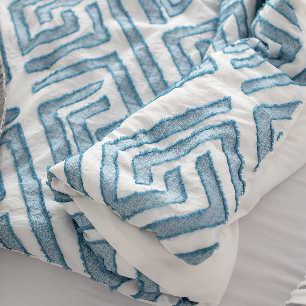 Delight Home clipped jacquard comforter