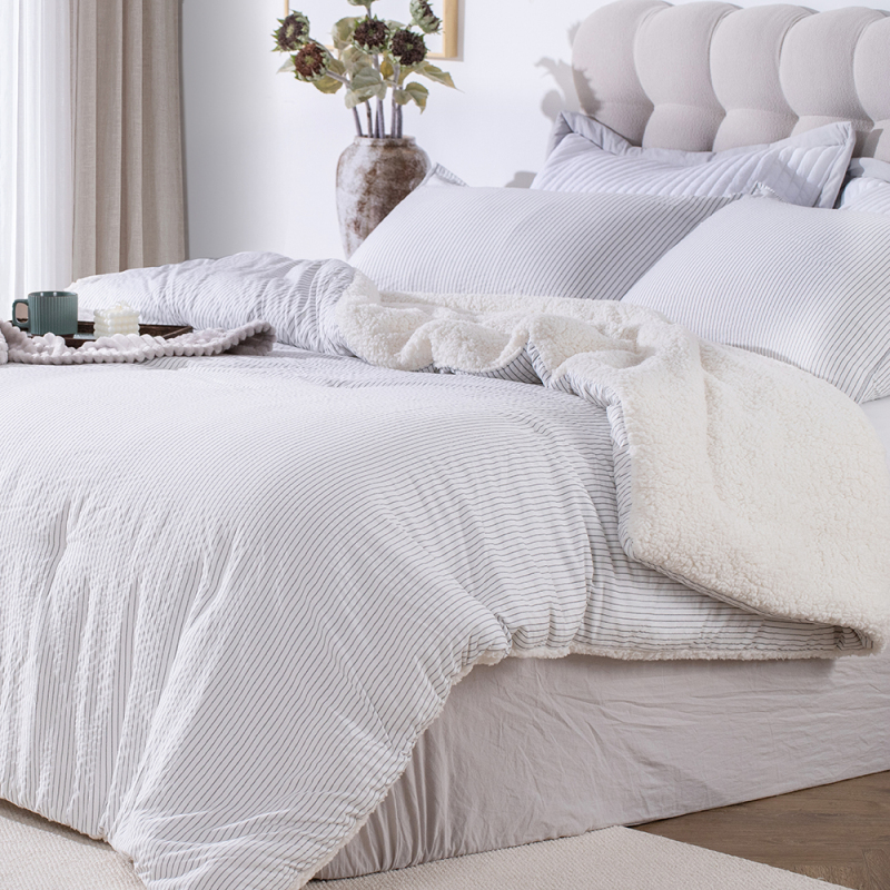 Cation-seersucker Sherpa Comforter