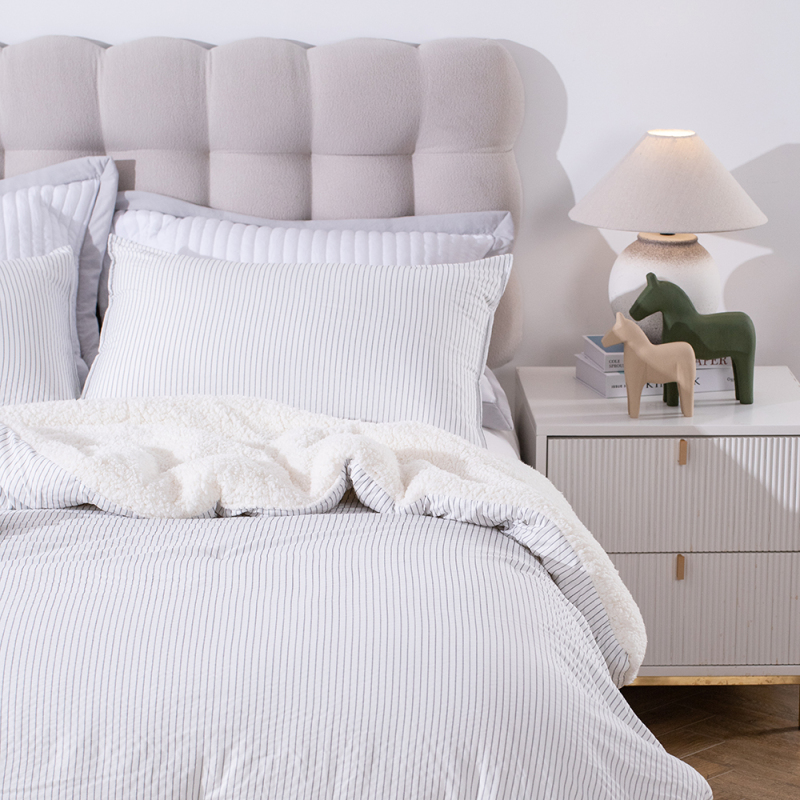 Cation-seersucker Sherpa Comforter