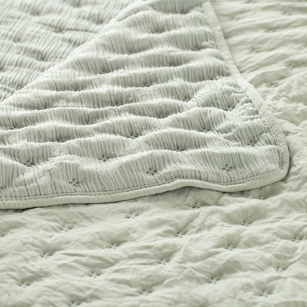 Wrinkle Jacquard Pinsonic Quilt