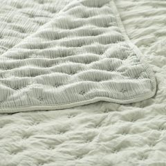 Wrinkle Jacquard Pinsonic Quilt